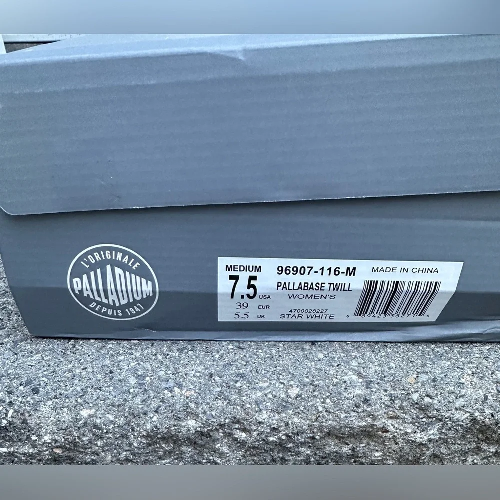 New in Box Palladium Women's White Pallabase Twill Size 7.5 Combat Boots - Picture 3 of 14